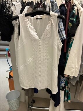Tahari White Crochet-Detail Sleeveless Camisole 👵MT